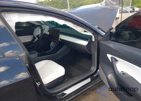 2018 Tesla Model 3 Long Range/Performance z USA, uszkodzony, nr VIN 5YJ3E1EBXJF085530